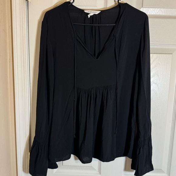 BCBGenerations black l/s peasant babydoll bell sleeve lightweight 100% rayon top - Picture 1 of 9